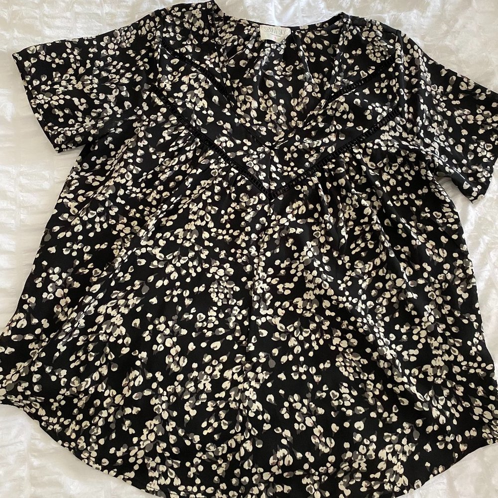Black and white swing top